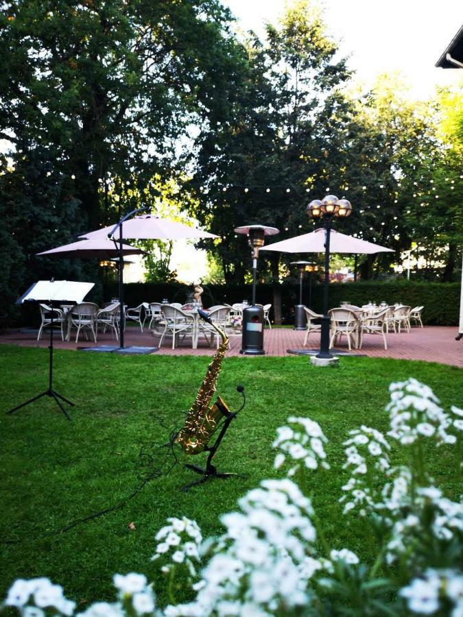 Hof Hotel Garden Kaunas Exterior photo